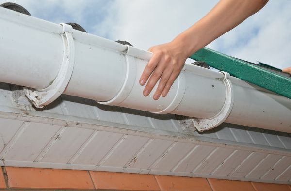 Cost of Gutter Reattachment in Brighton